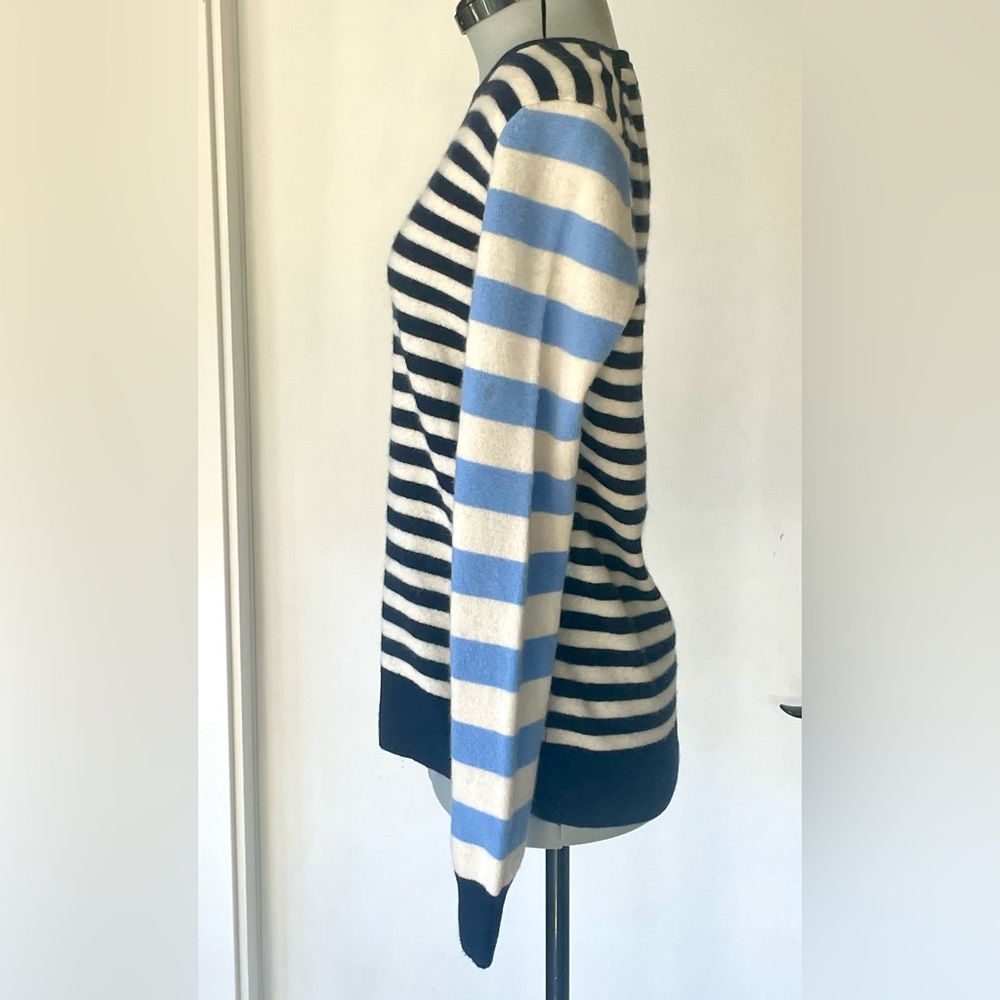 Saks Fifth Avenue 100% Cashmere sweater, contrasting navy/light blue stripes, M - Picture 4 of 10